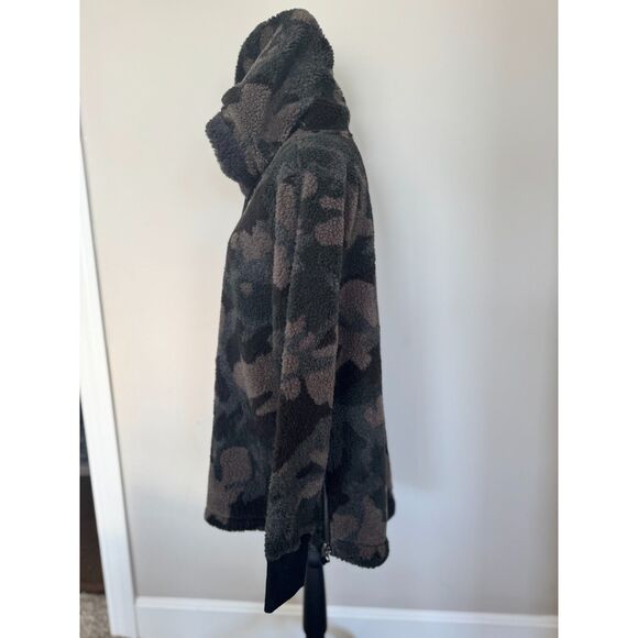 Dylan NWT Evereve Women’s Knobby Camo Hoodie Sz S Textured Pullover Cozy - Picture 2 of 4
